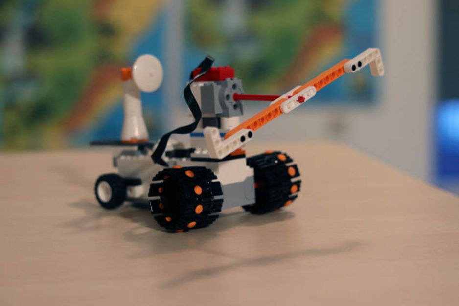 Ein Fahrzeug aus dem Lego Boost Bauset